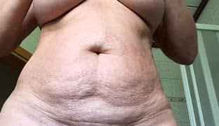 Die feuchte Fotze einer alten Frau