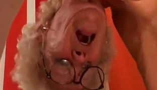 Oma mit Brille gefickt