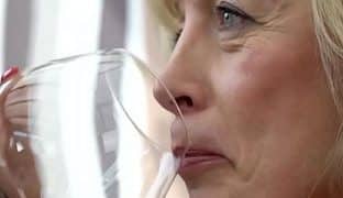 Oma schluckt Sperma